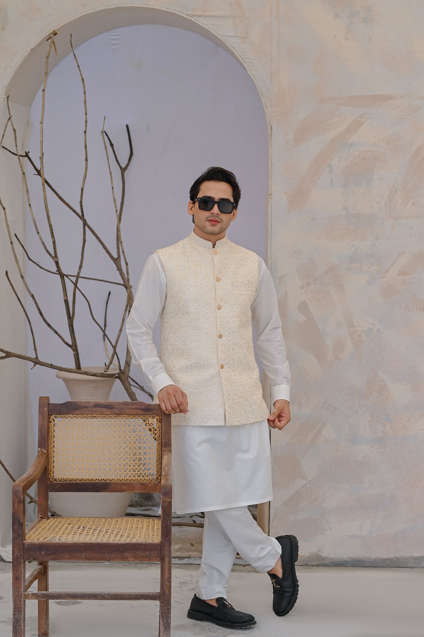 Raheel Qadir – Off-White Cotton Silk Kurta Pajama with Cream Embroidered Waistcoat