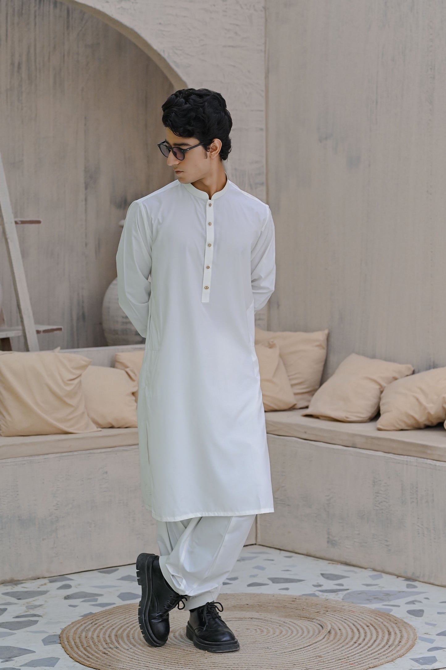 Raheel Qadir – Off White Shalwar Kameez