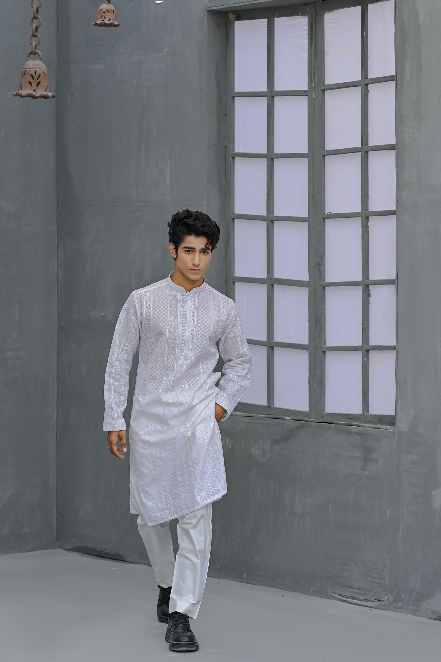 Raheel Qadir – White Embroidered Kurta Pajama