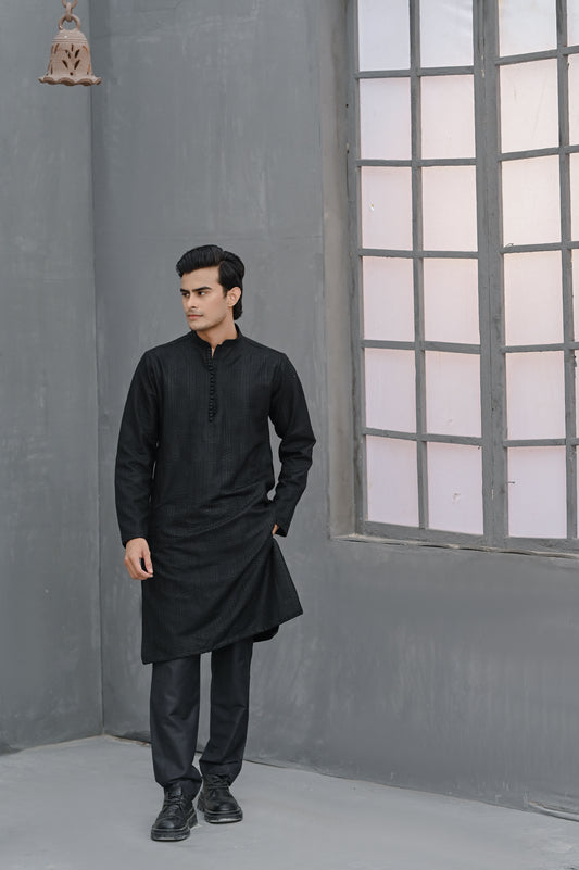 Raheel Qadir – Black Embroidered Kurta Pajama