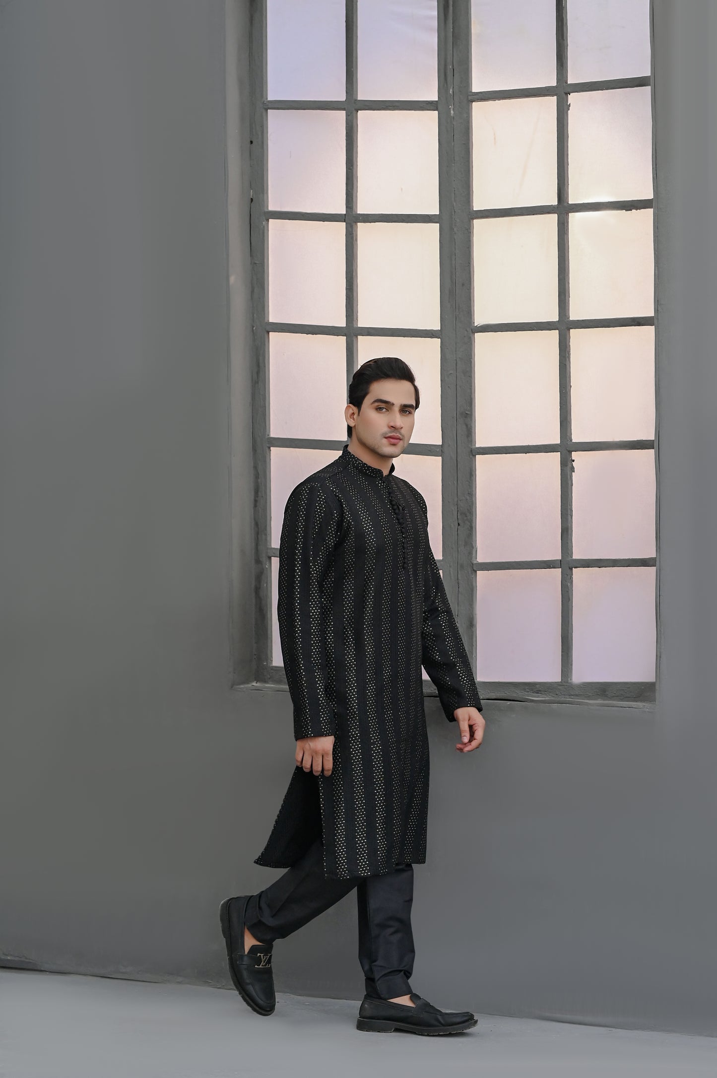 Raheel Qadir – Black Embroidered Kurta Pajama