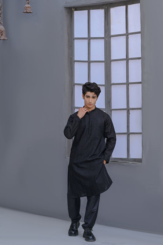 Raheel Qadir – Black Embroidered Kurta Pajama