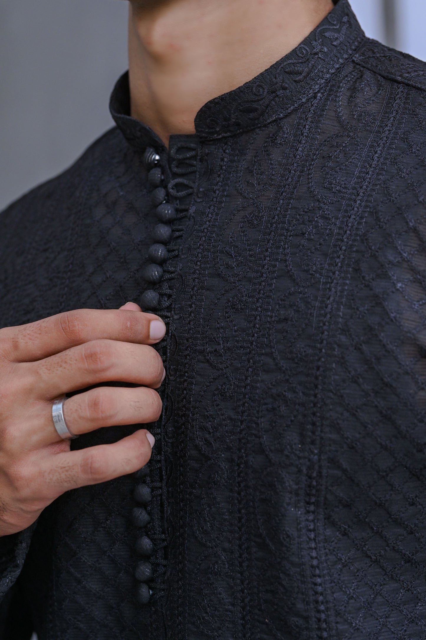 Raheel Qadir – Black Embroidered Kurta Pajama