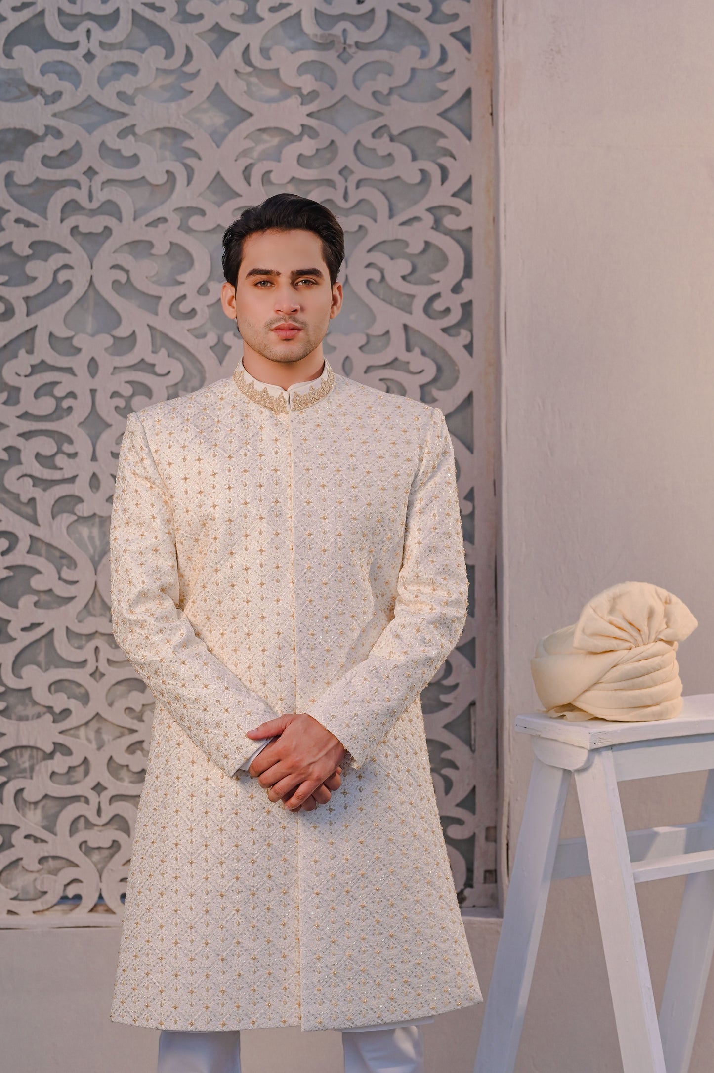 Raheel Qadir – Offwhite Embroidered Sherwani