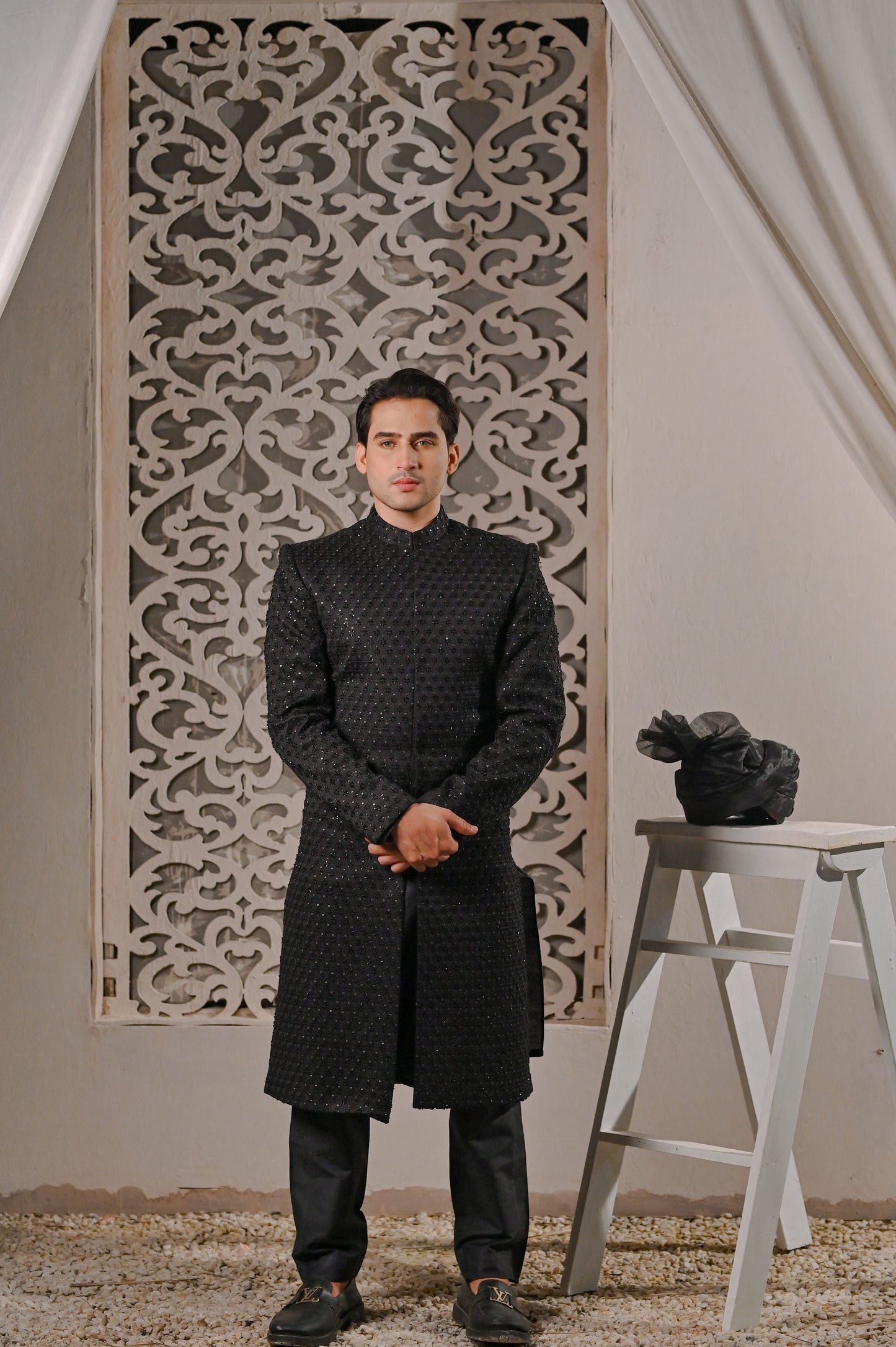 Raheel Qadir – Black Embroidered Sherwani
