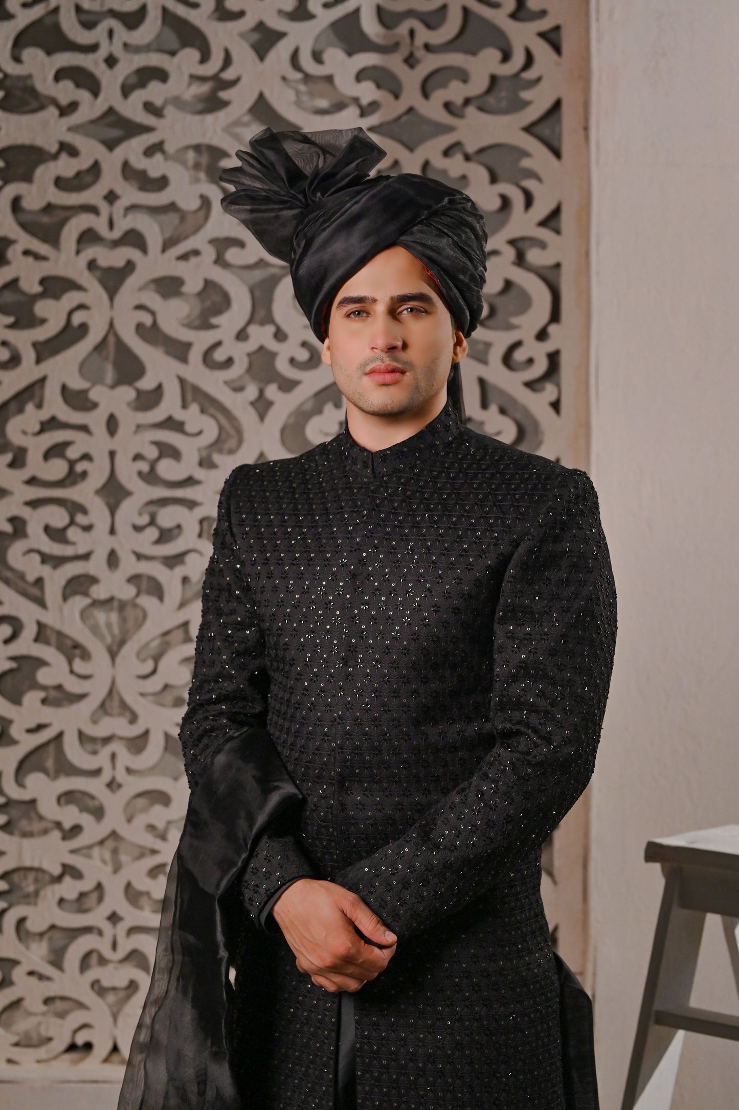 Raheel Qadir – Black Embroidered Sherwani