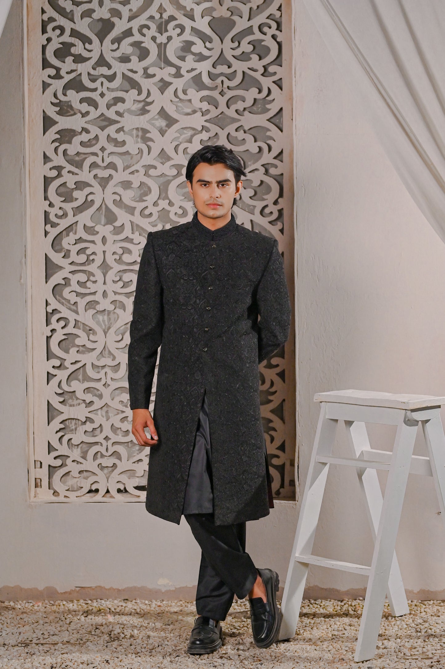 Raheel Qadir – Classic Black Sherwani