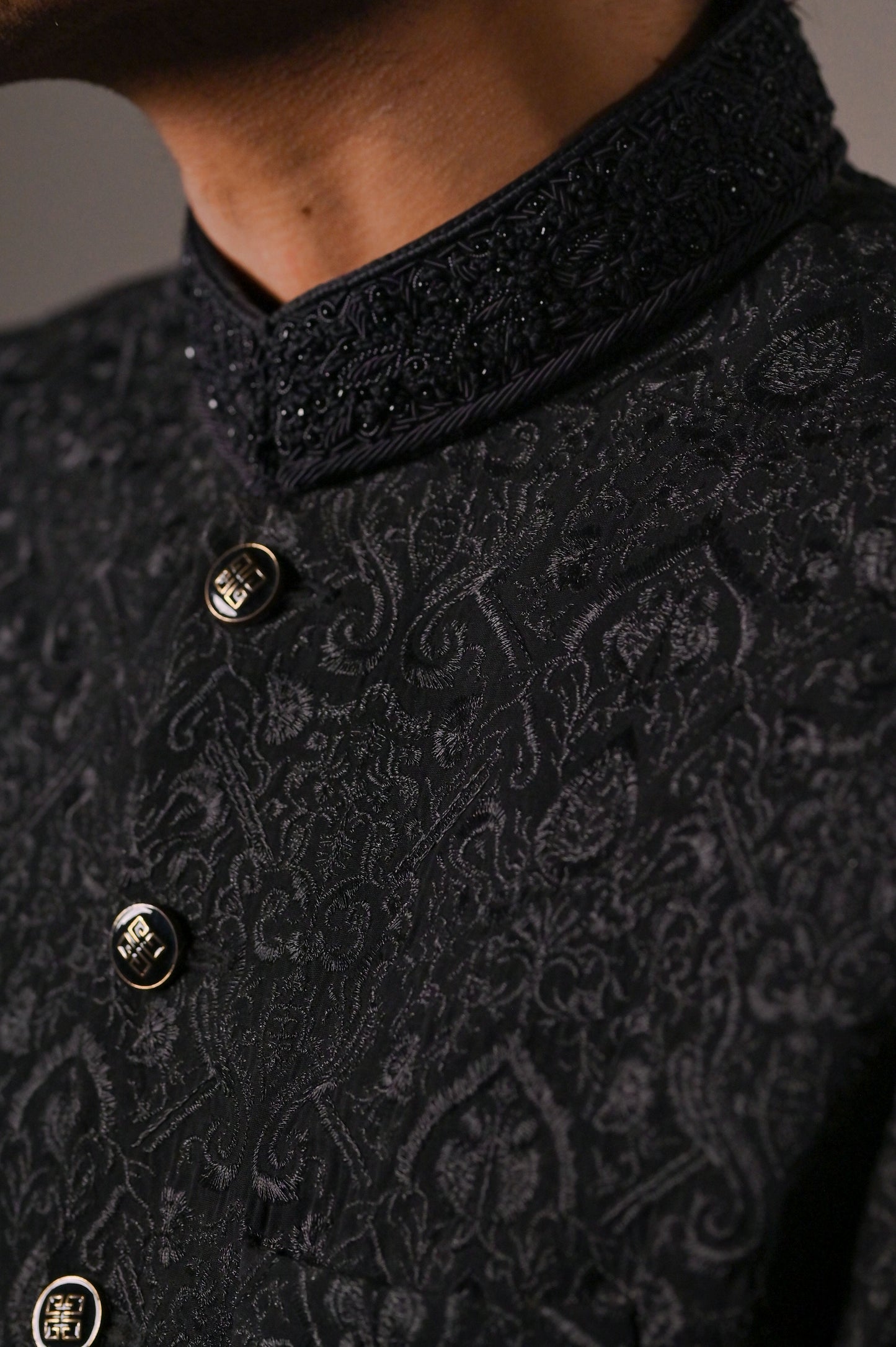 Raheel Qadir – Classic Black Sherwani