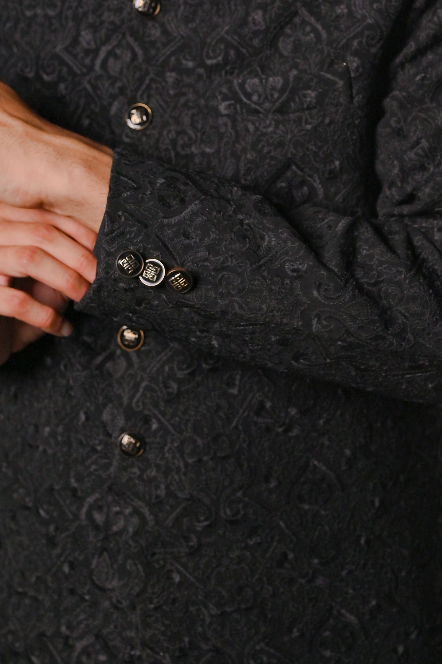 Raheel Qadir – Classic Black Sherwani